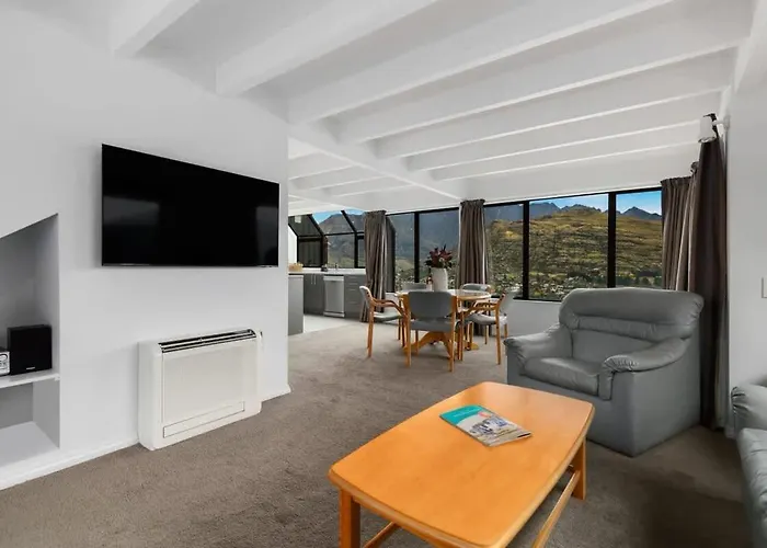 Woodlands Close Retreat